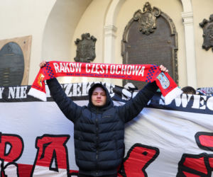 Prezydent na Jasnej Górze wśród kibiców. Podziękował za obronę  hasła „Bóg, Honor, Ojczyzna”