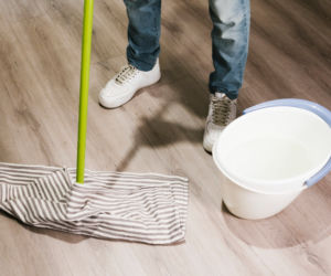 Odkąd myje panele tym odpadem, to lśnią bez smug. Zaparzam resztki i uzyskuję płyn odtłuszczający