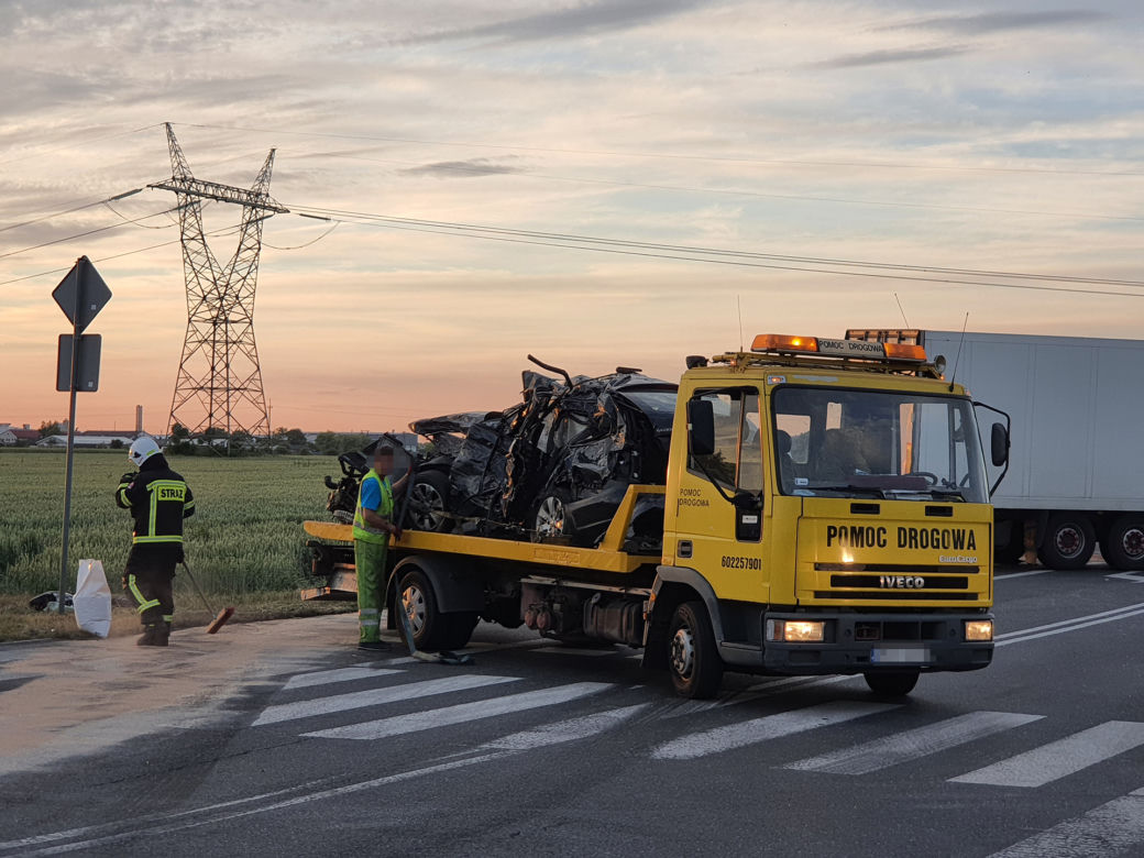 Elżbietów. Potworny wypadek pod Sochaczewem. Nie żyje pięć osób