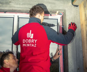 Montaż okna na pianę