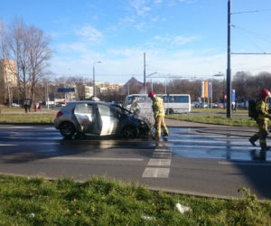 Lublin: POŻAR samochodu na Podzamczu! Auto w płomieniach. DUŻE utrudnienia [ZDJĘCIA]