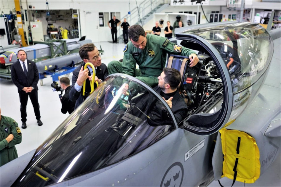 Zełeński w kabinie myśliwca Gripen