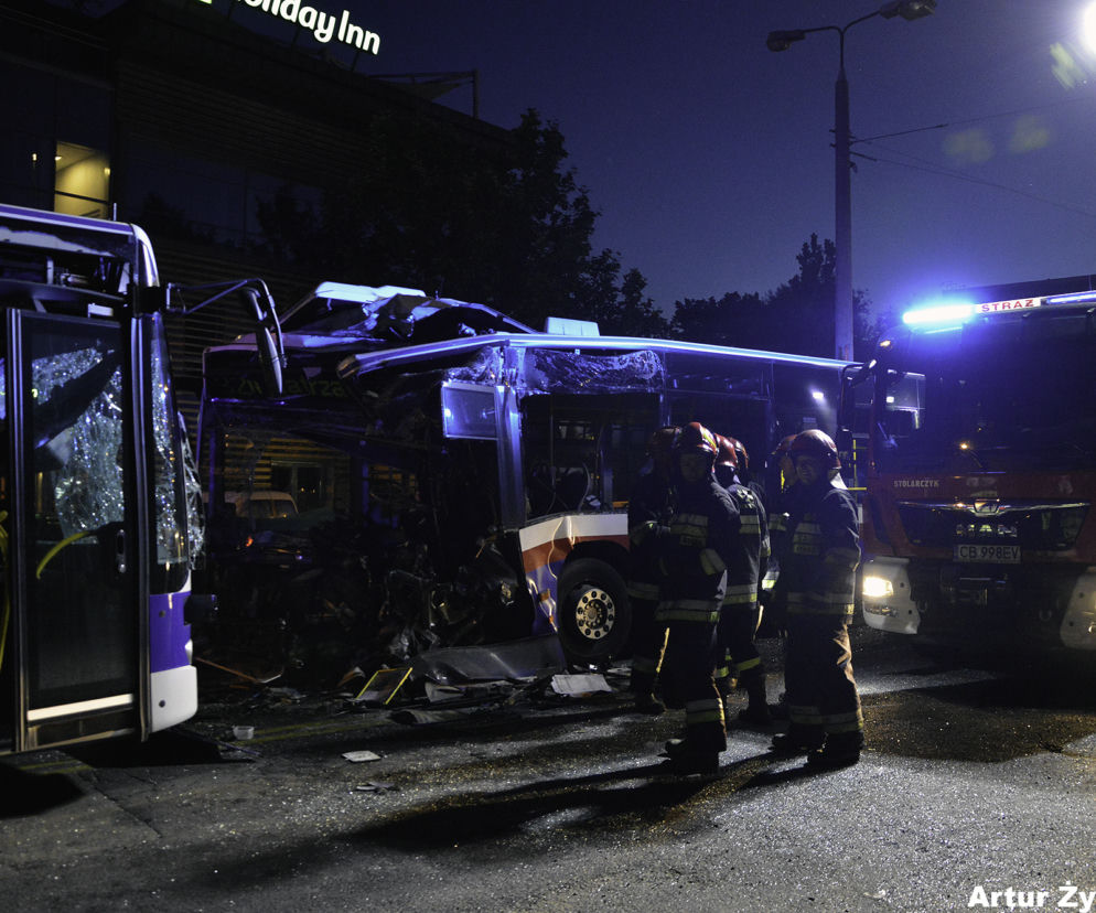 Czołówka dwóch autobusów! Są ranni