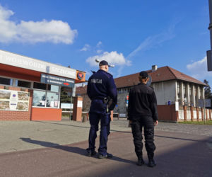 Szczecińscy policjanci kontrolują przestrzeganie kwarantanny