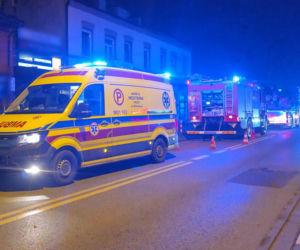 Pożar w Pruszkowie. Spłonęło mieszkanie, jedna osoba w szpitalu