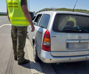 Udawał kuriera żywności, a przewoził migrantów