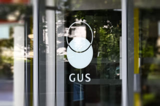 GUS: Płace w górę, ale wolniej