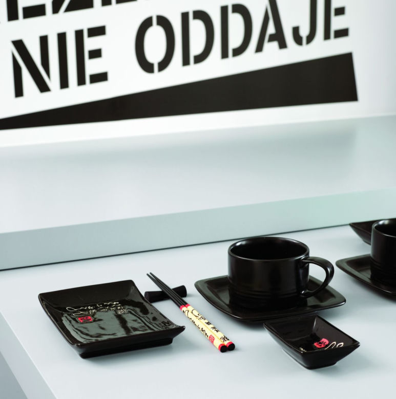 Czarne dodatki: zastawa stołowa