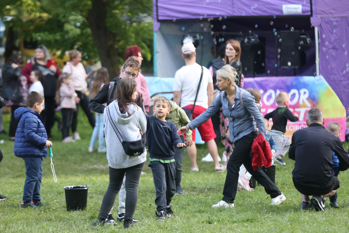 Festiwal kolorów na stadionie Walki Zabrze ZDJĘCIA