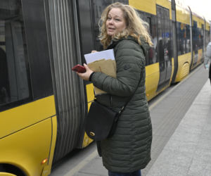 Koniec ze spaniem na siedzeniach w komunikacji miejskiej. Radni przegłosowali uchwałę
