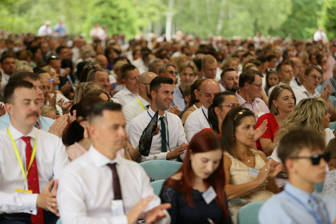 Kongres Świadków Jehowy 2024. W niedzielnych wydarzeniach wzięły udział tłumy
