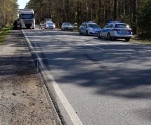 Koszmarny wypadek w Łódzkiem: Senior jechał swoim VW wprost pod pędzącą ciężarówkę!