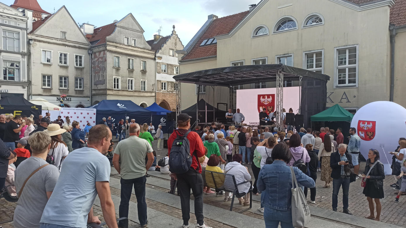 Tłumy na Starym Mieście w Olsztynie. Mieszkańcy świętowali 25-lecie samorządu Warmii i Mazur [ZDJĘCIA]