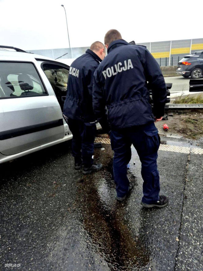Wypadek i pożar auta na S8 w Łódzkiem