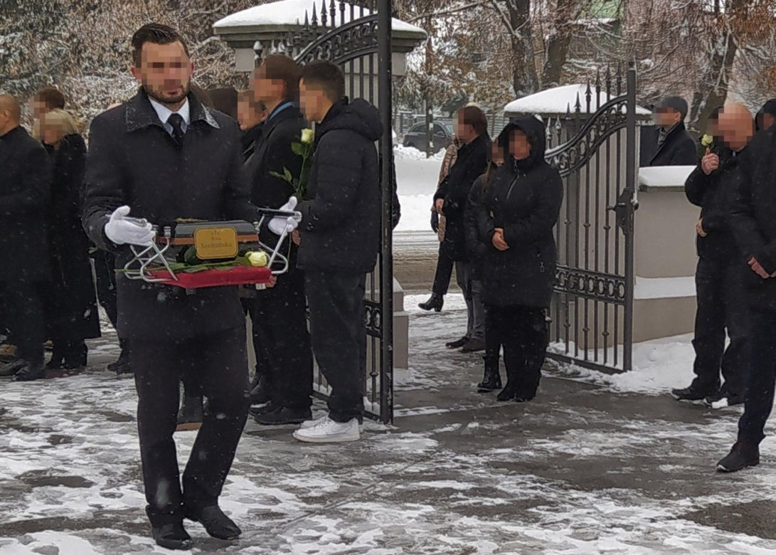 Zaatakował nożem komorniczkę, kobieta nie miała szans. Matka zabójcy zabrała głos: „przepraszam za mojego syna”