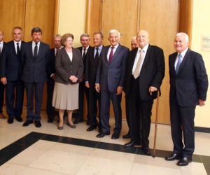 Była pierwszą kobietą na stanowisku premiera III RP. Już po roku złożyła dymisję