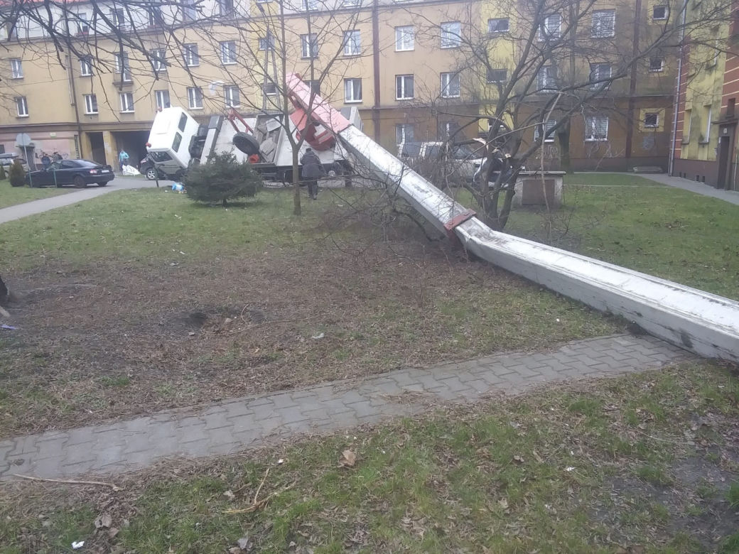 Kominiarz spadł z wysokości. Ruszyła zrzutka na leczenie