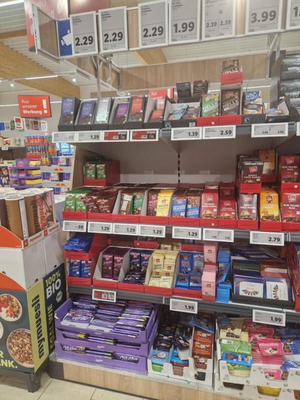 Porównaliśmy ceny w polskim i niemieckim markecie. Gdzie zarobimy tańsze zakupy na Wielkanoc? 