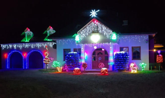 Magia Świąt w Świętokrzyskiem. Gdzie szukać najpiękniej oświetlonych domów? Rzepin i gmina Pawłów skradły show!