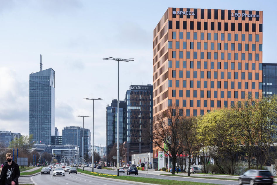 Fasada jak stos kontenerów - biurowiec Wave; Gdańsk-Oliwa; proj. medusa group