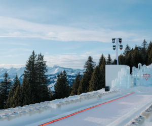Wyjątkowy pokaz mody nad chmurami