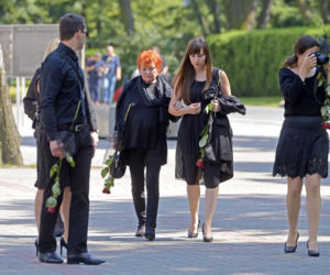 Iga Cembrzyńska na pogrzebie Andrzeja Kondratiuka