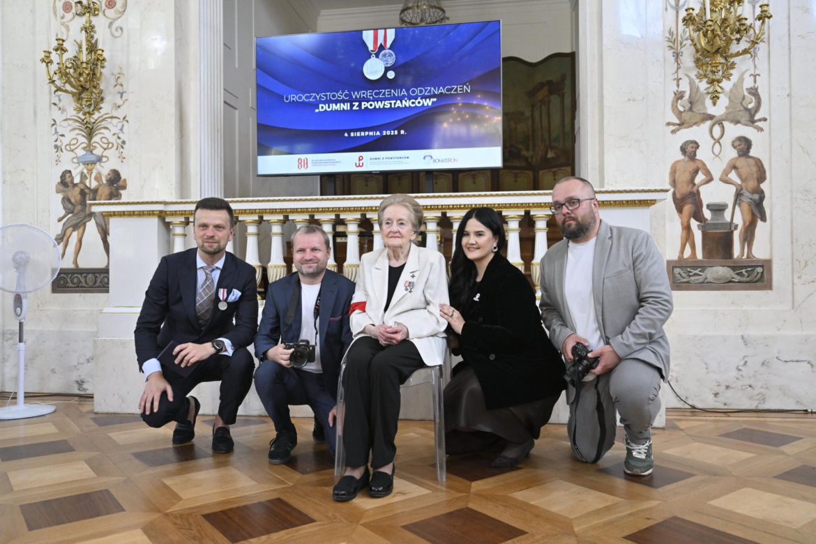 Dziennikarka "Super Expressu" Izabela Kraj odznaczona medalem "Dumni z Powstańców"