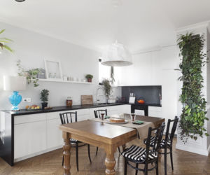 Elegancki salon z kuchnią: projekt mieszkania w bloku