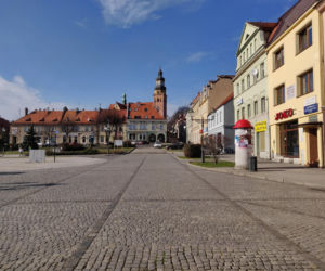 To miasto ma jeden z najstarszych rynków na Śląsku. Zachwyca zabytkowymi kamienicami i ratuszem