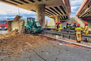 Śmiertelny wypadek na A4. Kierowca ciężarówki przydzwonił w betonowy filar