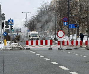 Pęknięta rura paraliżuje Wolę. Górczewska zamknięta na tydzień po awarii ciepłowniczej