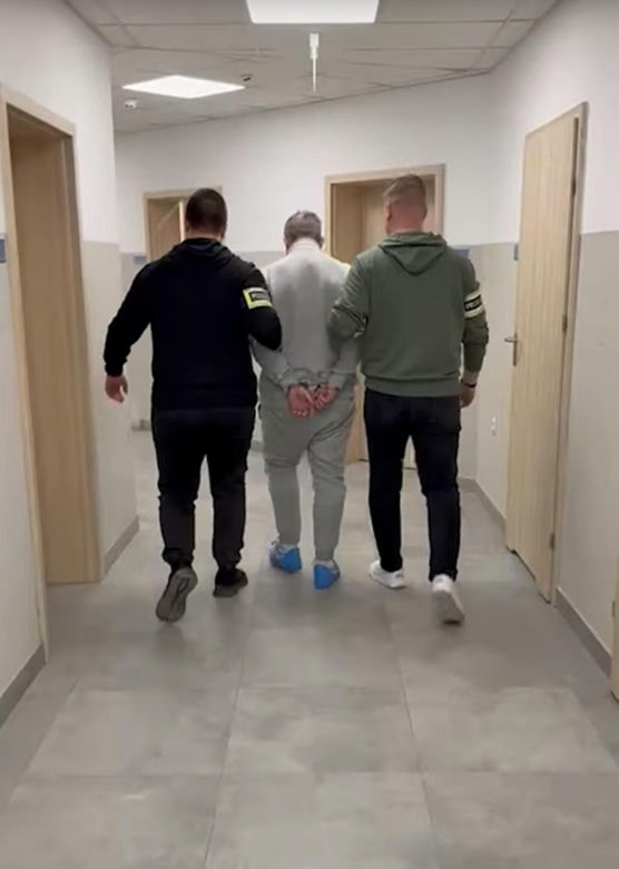 Strzelanina w Bydgoszczy, mężczyzna z raną brzucha. Policjanci weszli do sprawcy o 6.15! Jest NAGRANIE