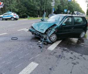 Pijana kobieta wiozła dzieci. Skończyło się wypadkiem