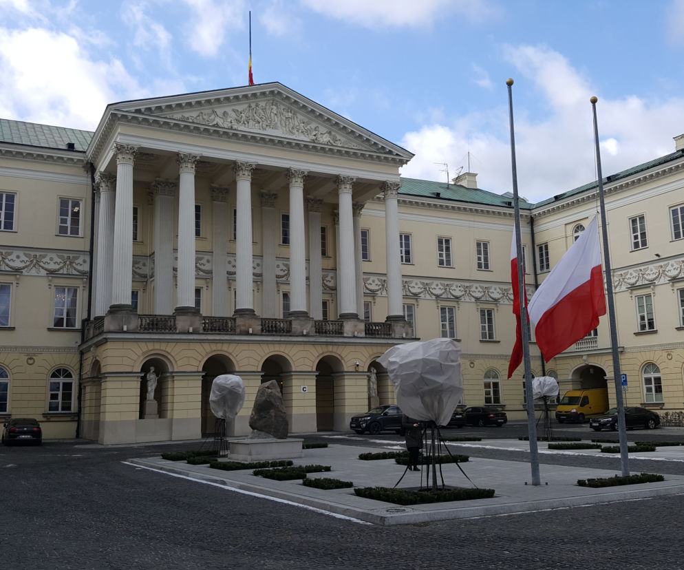 Żałoba w Warszawie po śmierci Adamowicza