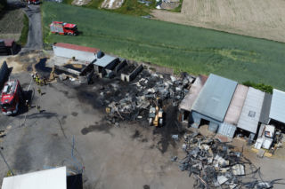 Gigantyczny pożar opon w Wielkopolsce. Czarny dym widać z wielu kilometrów! [ZDJĘCIA, AKTUALIZACJA]