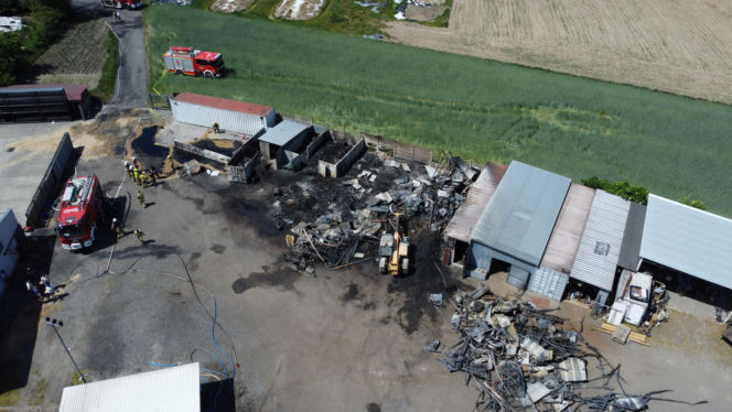 Gigantyczny pożar opon w Wielkopolsce. Czarny dym widać z wielu kilometrów!