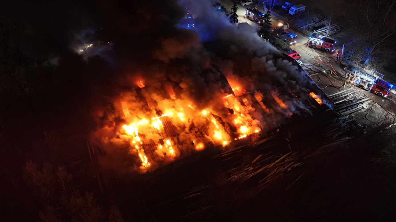 Ogromny pożar na Białołęce. Czarna chmura nad Warszawą