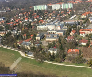 Policyjny śmigłowiec patroluje Wrocław