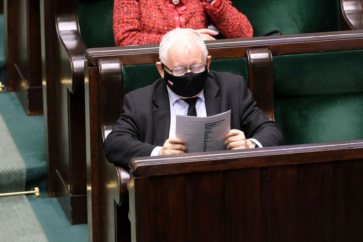 Kaczyński zarabia 25 tys. a Czarnek 17 tys