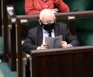 Kaczyński zarabia 25 tys. a Czarnek 17 tys