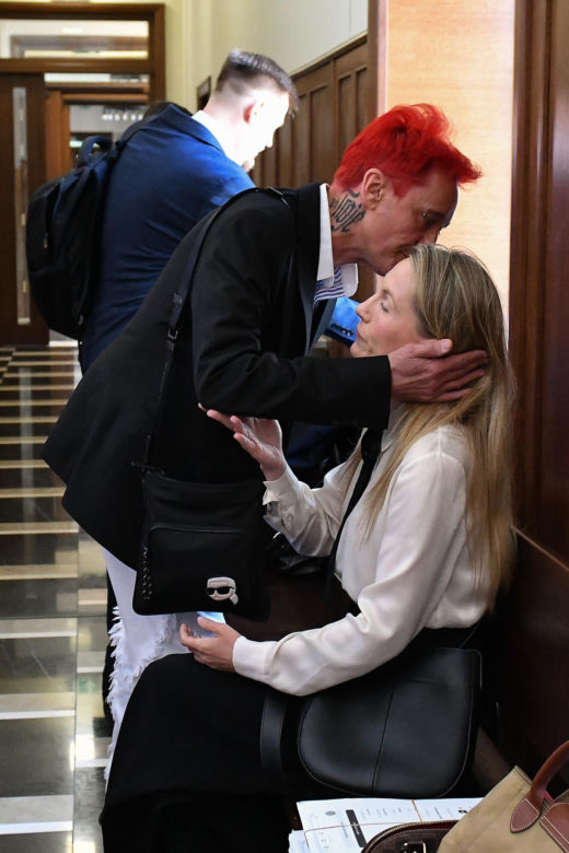 Tak Wiśniewscy wystroili się na swój rozwód. Ubrali się jak na maturę