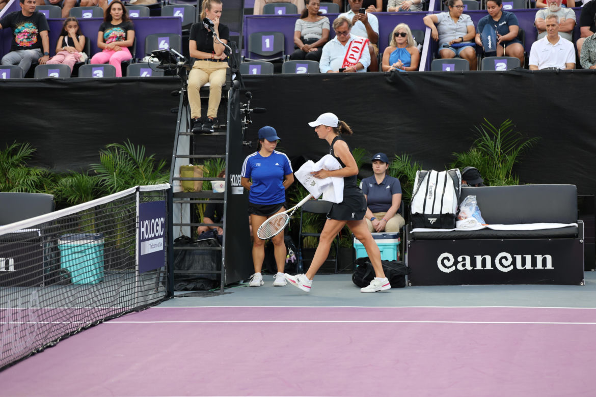 Iga Świątek lepsza od Coco Gauff. Polka o krok od awansu półfinału WTA Finals w Cancun