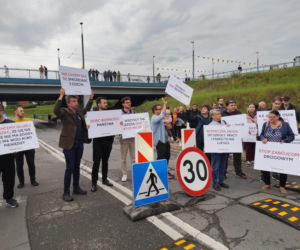 Cichy marsz w Krakowie po tragicznym wypadku. Zginęło młode małżeństwo