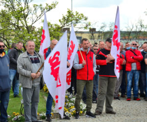 Pikieta w MAN-ie. Związkowa Solidarność w MAN BUS nadal protestuje!