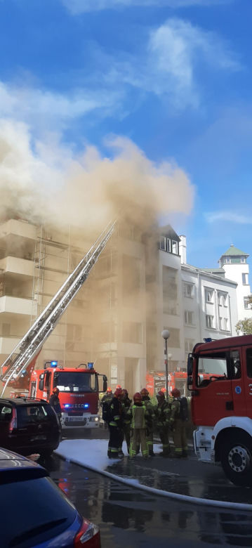 Poważny pożar mieszkania na warszawskim Ursynowie! Z budynku ewakuowano kilka osób
