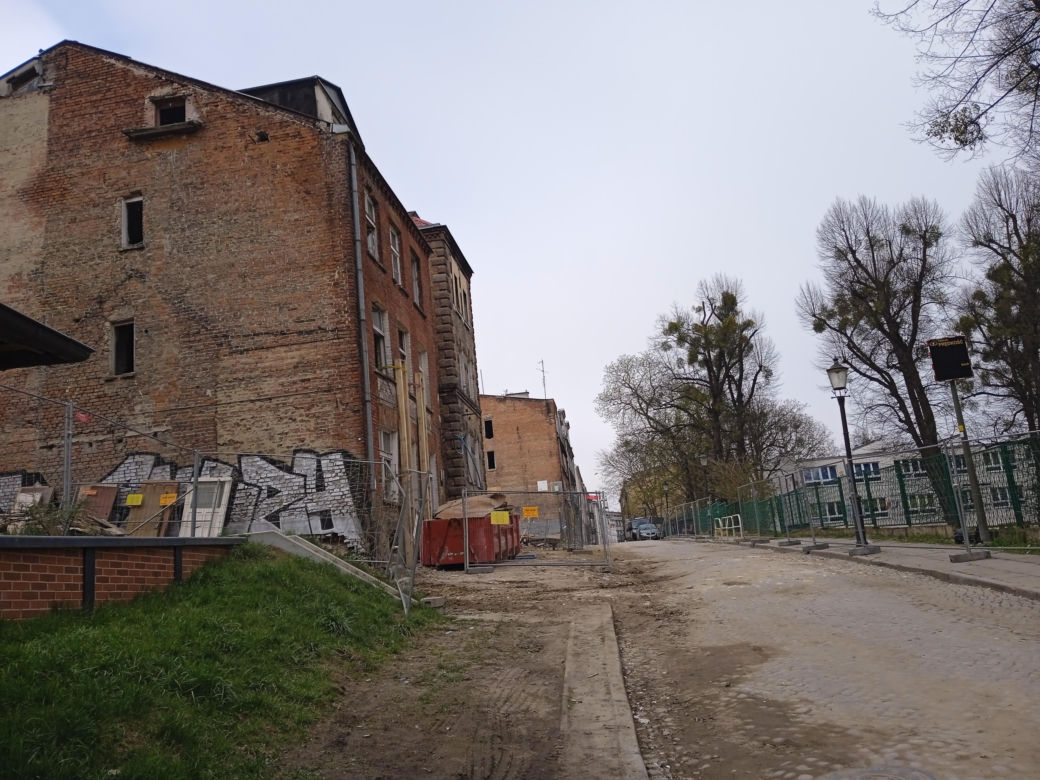 Tak zmieniła się Biskupia Górka. Zrewitalizowano kamienice. Zdjęcia przed i po 