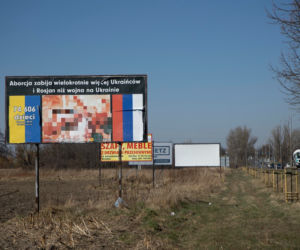 Wojna nie taka najgorsza? Szokujący billboard proliferskiej fundacji   