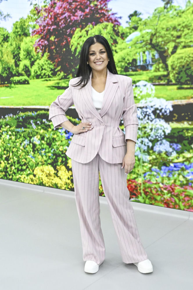 Garnitur Kasi Cichopek idealnie sprawdzi się na Komunię. Ten kolor idealnie wpisuje się w wiosenne trendy