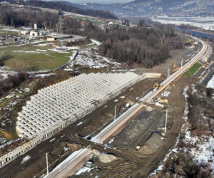 To nie tylko tory,  wiadukty i mosty.  Na linii kolejowej Nowy Sącz – Chabówka rosną też inne konstrukcje 