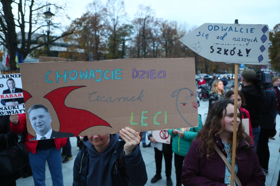 Protest przeciwko "lex Czarnek 2.0" pod Sejmem. Będzie zmiana prawa oświatowego?